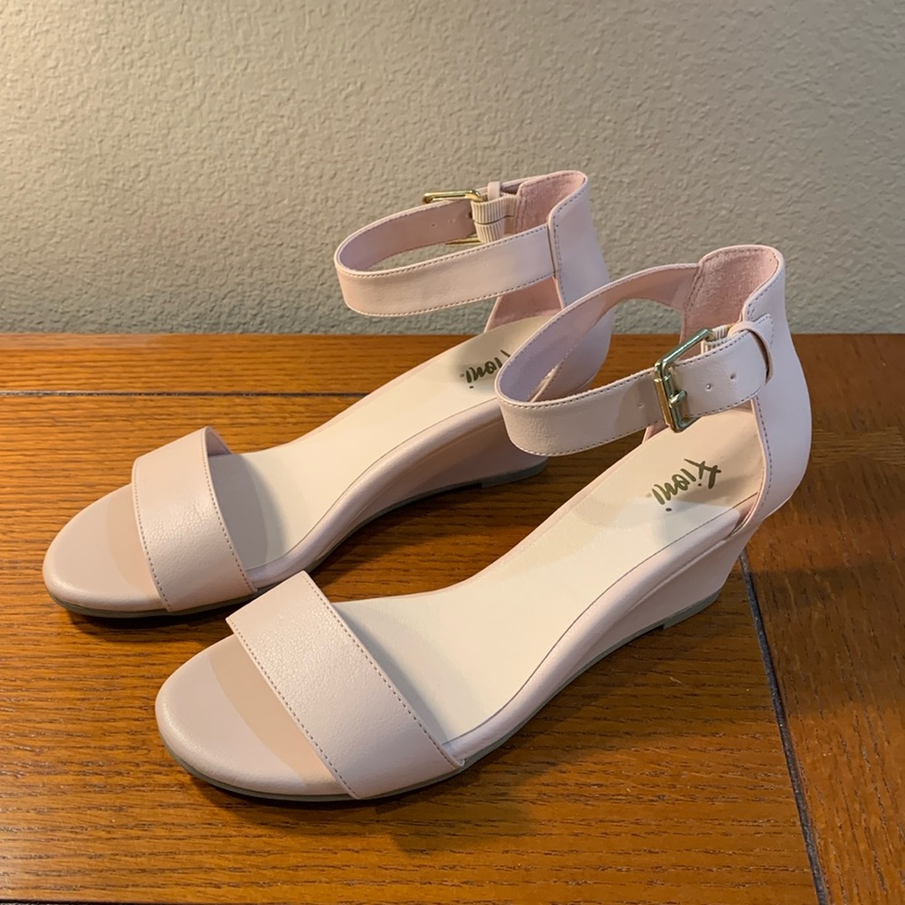 Fioni Light Pink Strappy Low Heeled Sandals size 8.5